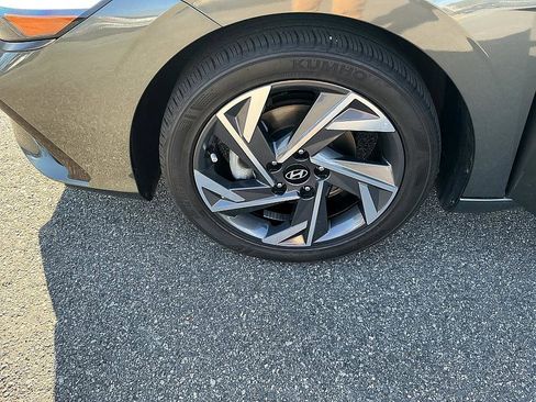 Used 2024 Hyundai Elantra SEL w/ Convenience Package image 23