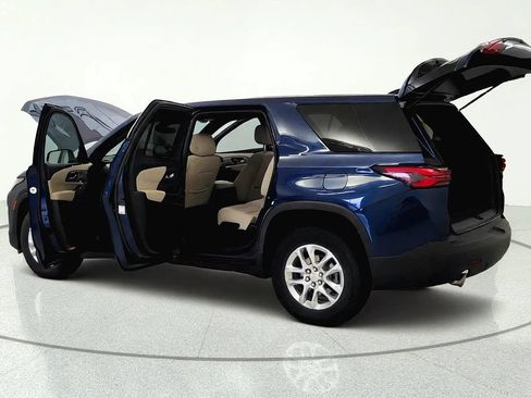 Used 2023 Chevrolet Traverse LS FWD image 10