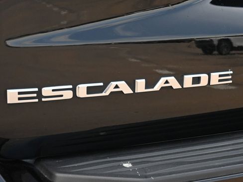 Used 2023 Cadillac Escalade Luxury AWD/4WD image 21