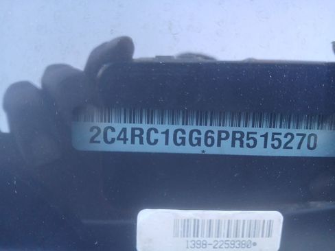 Used 2023 Chrysler Pacifica Limited image 2