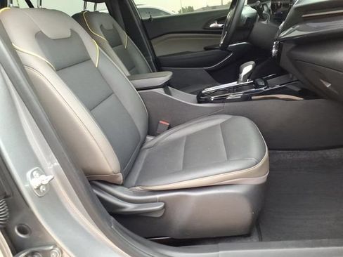 Used 2025 Chevrolet Trax ACTIV w/ Driver Confidence Package FWD image 9