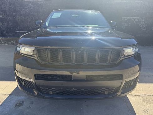 Used 2024 Jeep Grand Cherokee L Limited w/ Luxury Tech Group II image 3