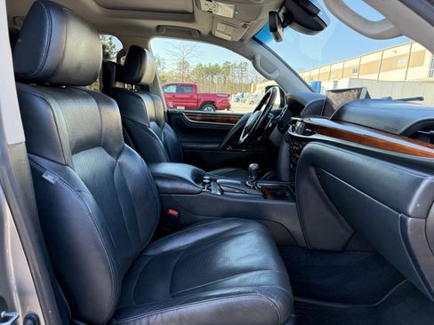 Used 2018 Lexus LX 570 4WD w/ Luxury Package image 35