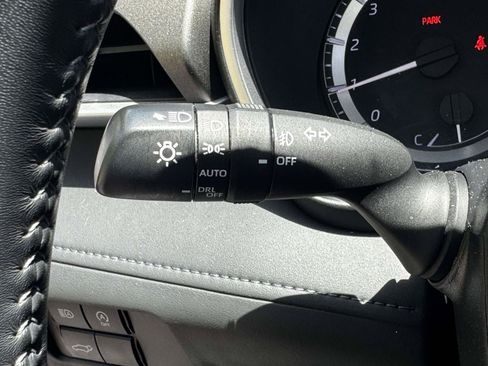 Used 2023 Toyota Highlander XLE AWD/4WD image 25