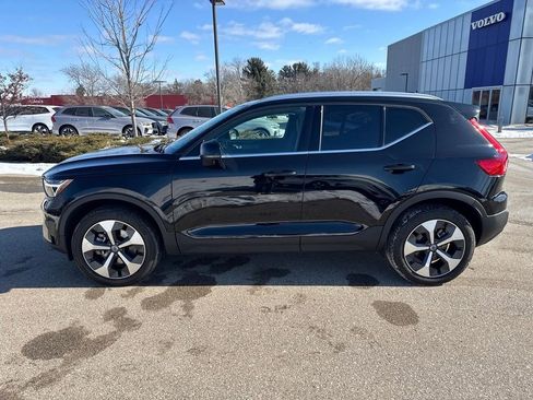 Used 2025 Volvo XC40 B5 Core w/ Protection Package Premier image 2