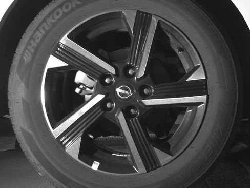 Used 2025 Nissan Sentra SV image 14