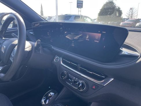 Used 2024 Buick Envista Preferred w/ Convenience II Package image 31