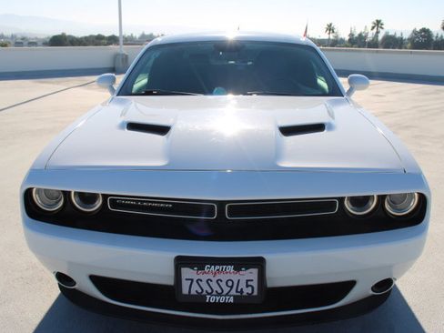 Used 2016 Dodge Challenger SXT image 7