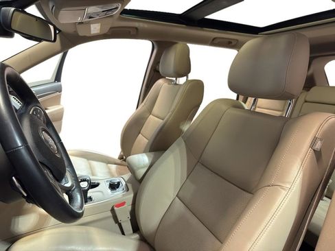 Used 2015 Jeep Grand Cherokee Limited w/ Luxury Group II AWD/4WD image 14