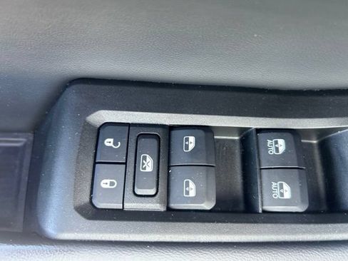 Used 2024 Jeep Grand Cherokee Altitude AWD/4WD image 15