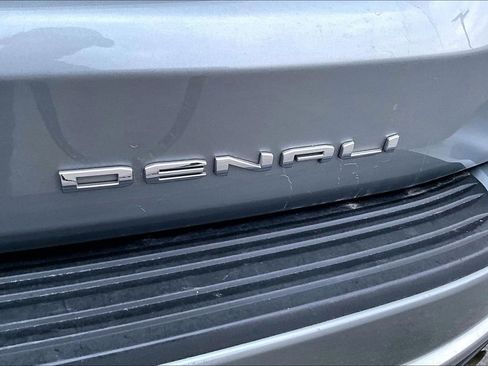 Used 2024 GMC Yukon XL Denali image 8