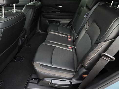 New 2026 Nissan Pathfinder SL image 12