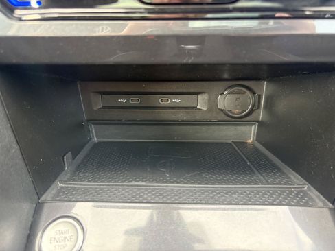 Used 2023 Volkswagen Tiguan SE R-Line FWD image 21