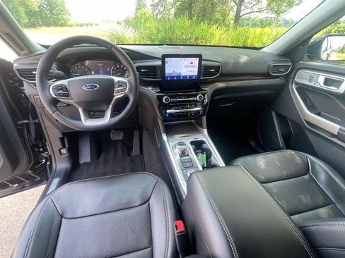 Used 2024 Ford Explorer Limited image 19