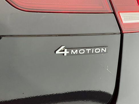 Used 2023 Volkswagen Tiguan SE R-Line image 15