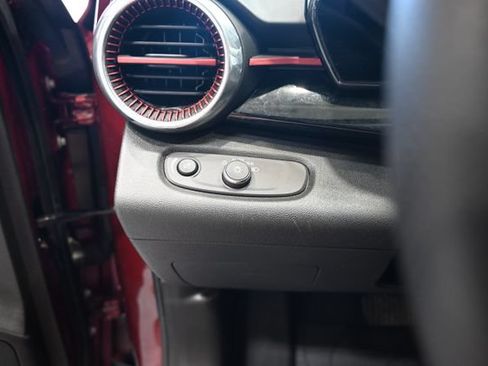 Used 2025 Chevrolet Trax RS FWD image 24