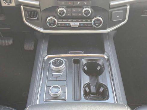 Used 2024 Ford Expedition Max XLT image 13