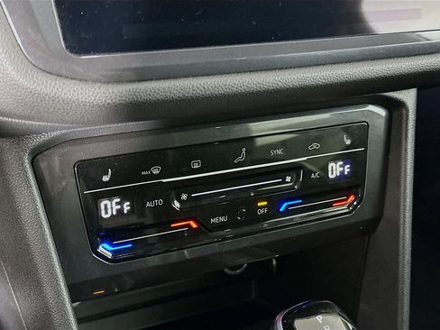 Used 2024 Volkswagen Tiguan SE image 22