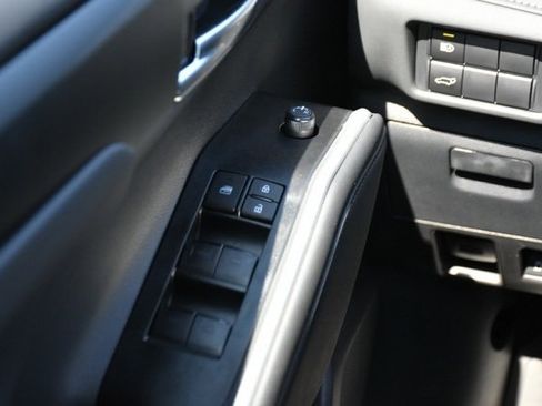 Used 2025 Toyota Highlander XLE image 22