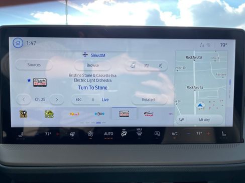 New 2025 Ford Maverick Lariat w/ Black Appearance Package image 10