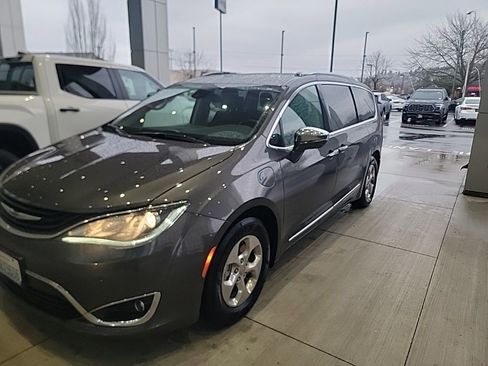 Used 2018 Chrysler Pacifica Limited w/ Advanced Safetytec Group image 5