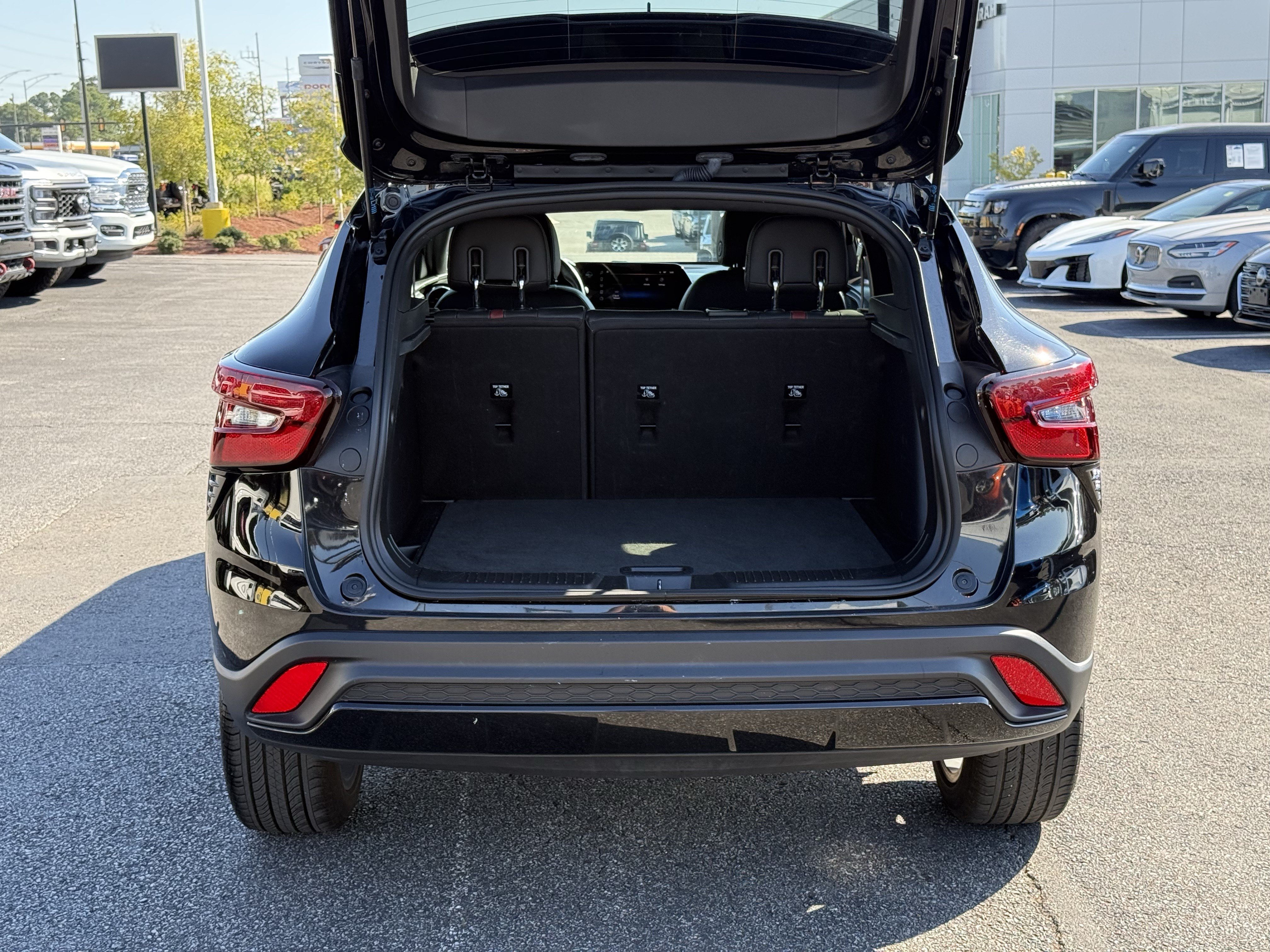 Used 2024 Chevrolet Trax RS FWD image 33