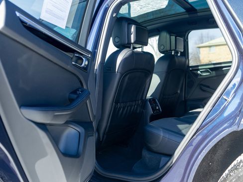 Used 2022 Porsche Macan image 28