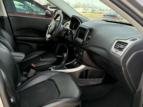 Used 2021 Jeep Compass Latitude w/ Driver Assistance Group FWD image 11