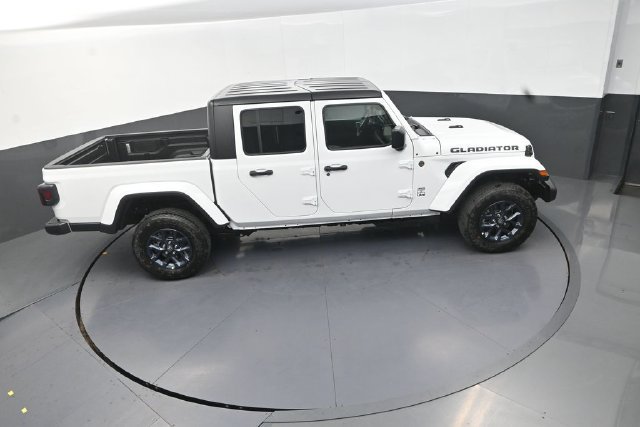 New 2026 Jeep Gladiator Sport AWD/4WD image 17
