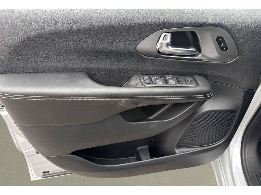 New 2026 Chrysler Pacifica Select FWD image 29