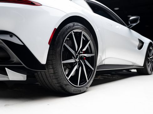 Used 2019 Aston Martin V8 Vantage Coupe RWD image 68