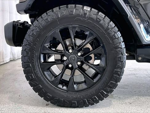 Used 2024 Jeep Gladiator Sport AWD/4WD image 7