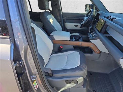 Certified 2023 Land Rover Defender 110 X-Dynamic SE image 10