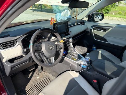Used 2020 Toyota RAV4 XLE Premium AWD/4WD image 12