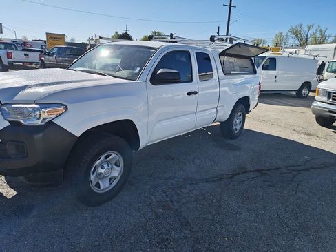 Used 2022 Toyota Tacoma SR AWD/4WD image 8