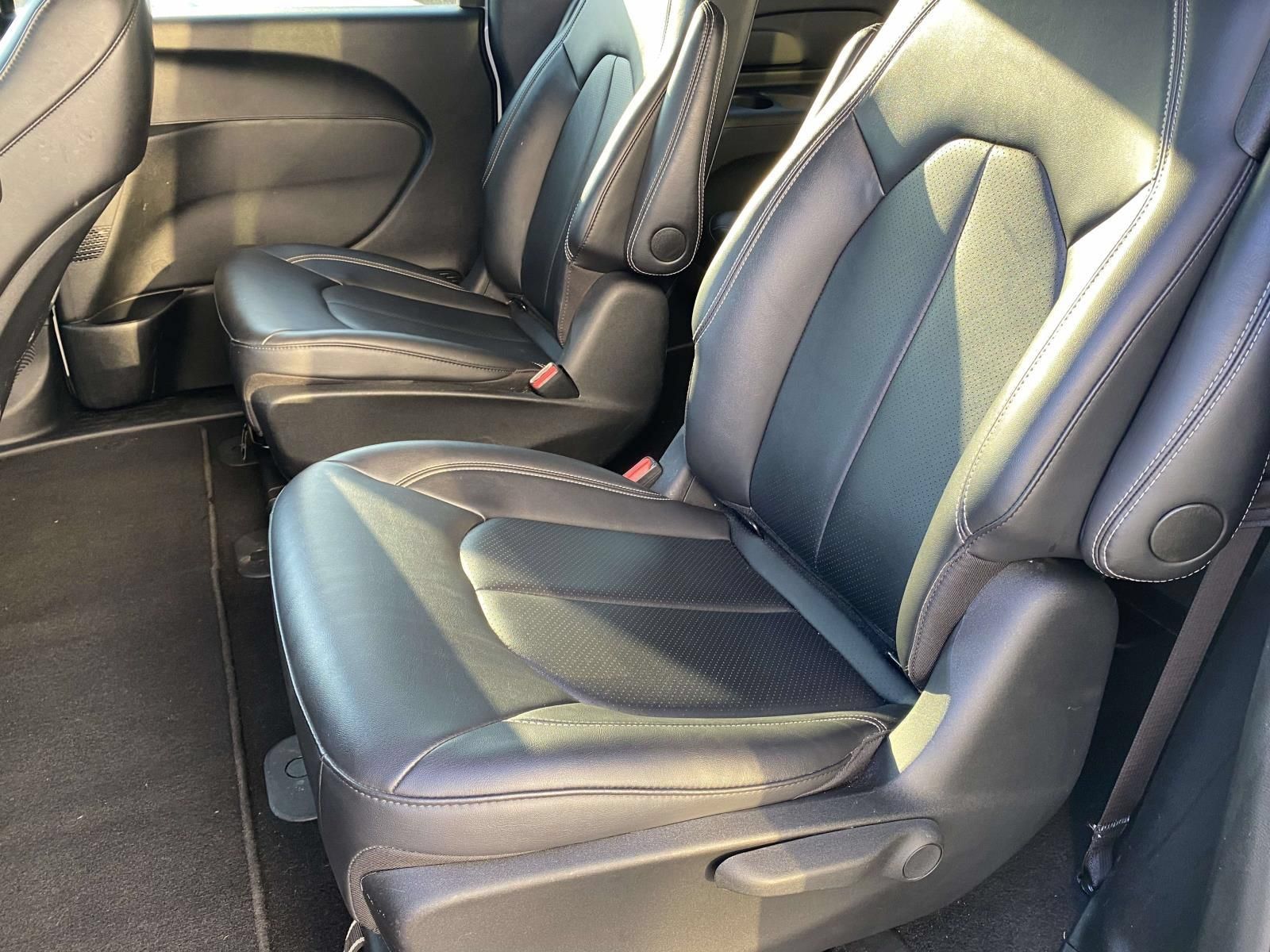 Used 2024 Chrysler Pacifica Limited FWD image 21