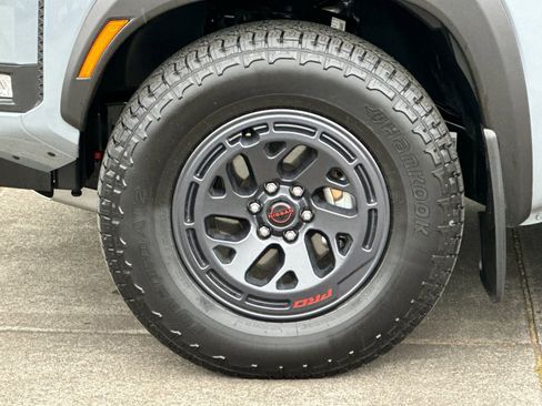 Used 2025 Nissan Frontier PRO-4X image 22