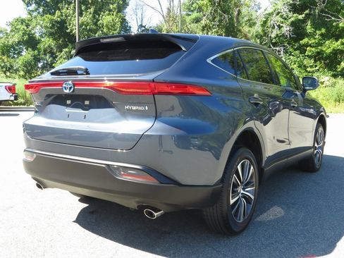 Used 2022 Toyota Venza LE image 6