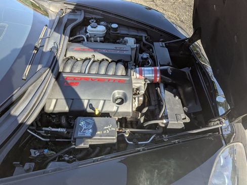 Used 2005 Chevrolet Corvette Coupe w/ Preferred Equipment Group RWD image 34