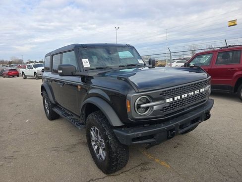 Used 2024 Ford Bronco Badlands image 2