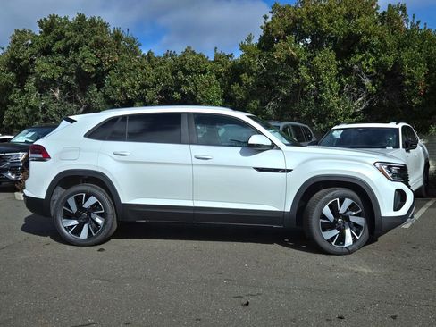 New 2026 Volkswagen Atlas Cross Sport SE FWD image 2