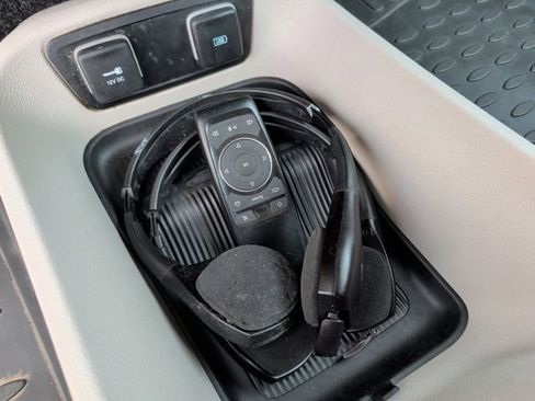 Used 2017 Chrysler Pacifica Touring-L Plus w/ Tire & Wheel Group image 31