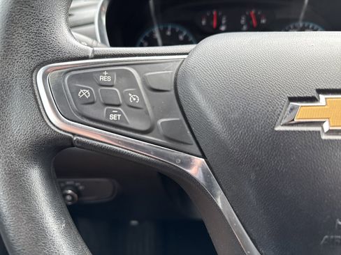 Used 2018 Chevrolet Equinox LT image 18