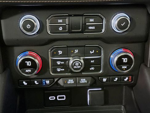 Used 2024 GMC Yukon AT4 w/ Technology Package image 15