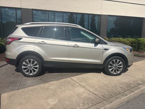 Used 2018 Ford Escape Titanium FWD image 4