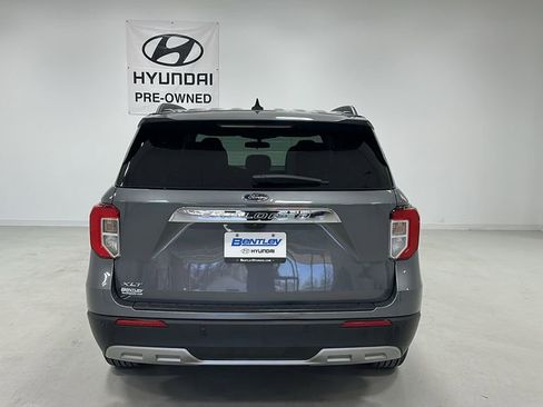 Used 2024 Ford Explorer XLT w/ Equipment Group 202A RWD image 4