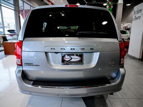 Used 2019 Dodge Grand Caravan SXT w/ Rear Park Assist Package image 6