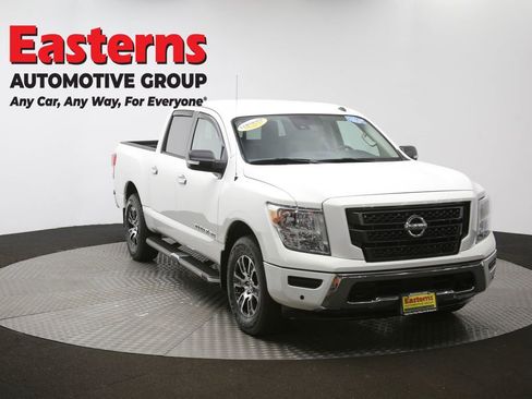 Used 2020 Nissan Titan SV w/ SV Convenience Package image 53