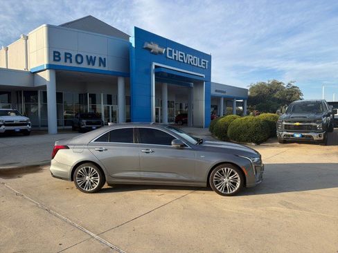 Used 2022 Cadillac CT4 Premium Luxury RWD image 1
