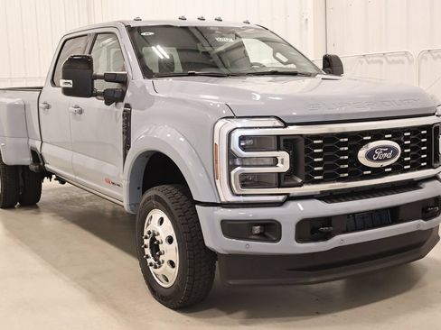 New 2026 Ford F450 Platinum w/ FX4 Off-Road Package AWD/4WD image 3